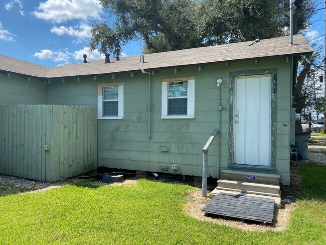 Photo - Quiet Duplex!