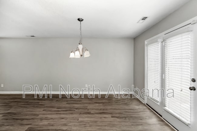 Photo - 325 Kenneth Blvd NW