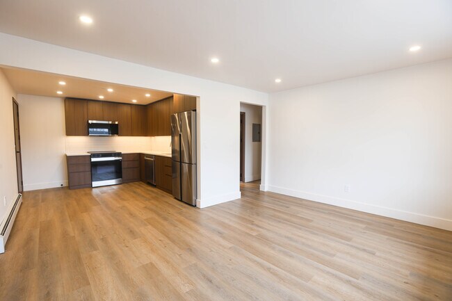 Photo - Admiral Apartments