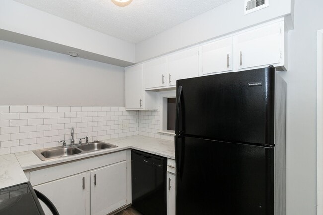 Photo - 5135 NE Chouteau Trafficway Unidad 303