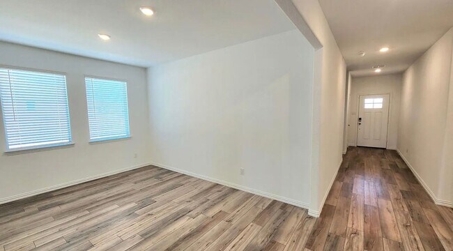 Photo - 1000 Chip St