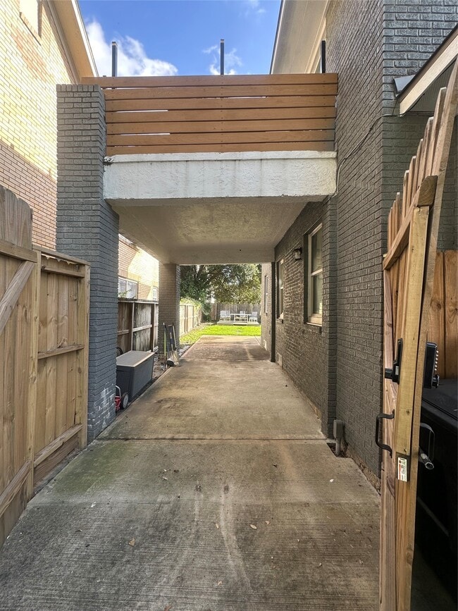 Building Photo - 2108 Berry St