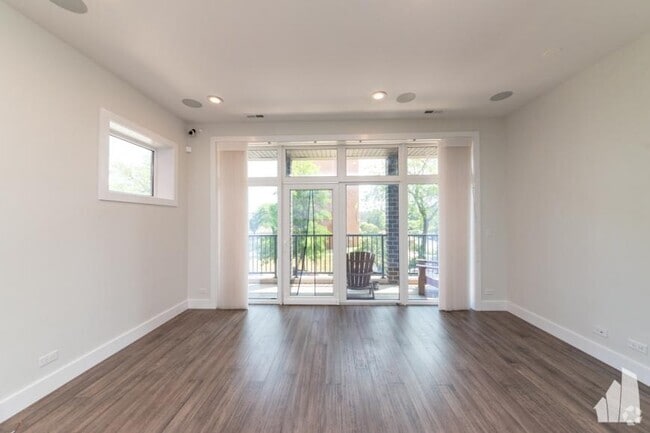 Building Photo - 3 bedroom in Chicago IL 60642 Rental