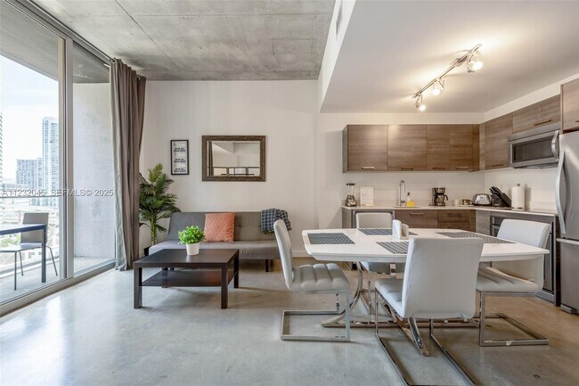 Photo - 151 SE 1st St Unidad 809