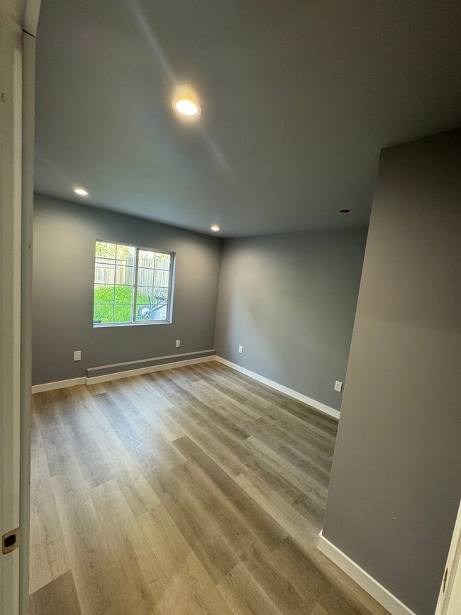 881 Skyline Dr