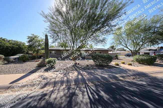 Photo - 105 E Hermosa Dr