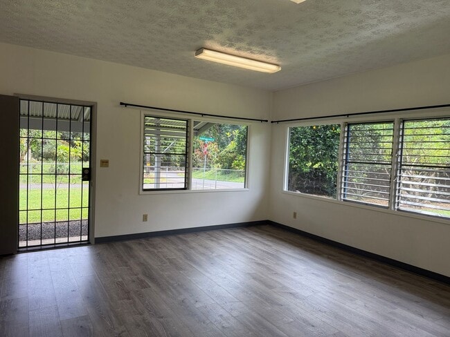 Photo - Updated Home near Pepe'ekeo Park!