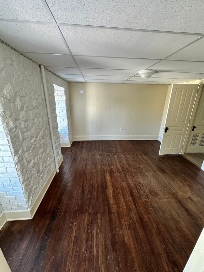 Photo - Top Floor, Renovated 1 Bedroom Apartment-York City SD