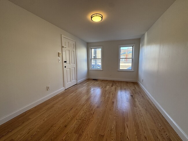 Building Photo - 205 D St Unit 1