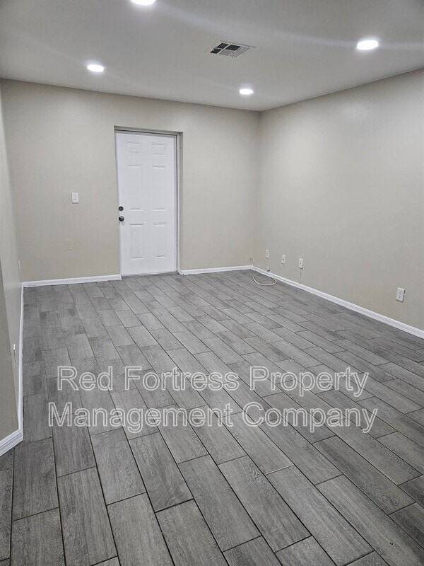 Photo - 4514 Leonard Blvd S