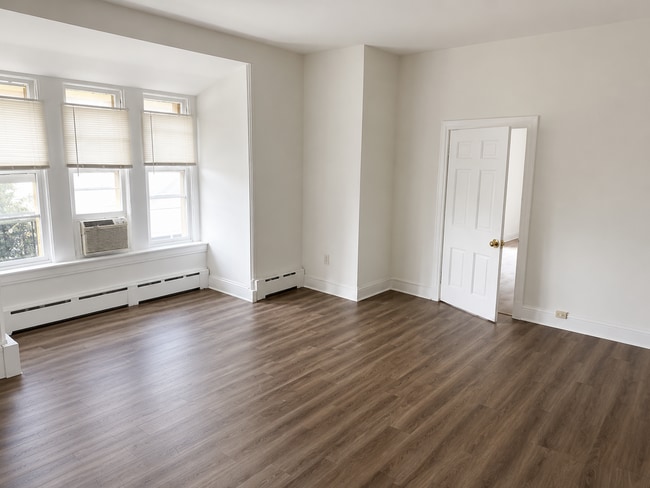 Building Photo - 201 Bradford Ave Unit Apt 3