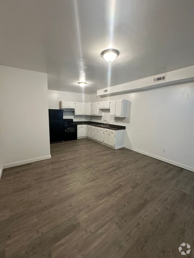 Building Photo - Spacious Townhome Available Soon Unit 44