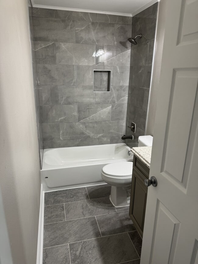 Photo - 212 Hazelnut St