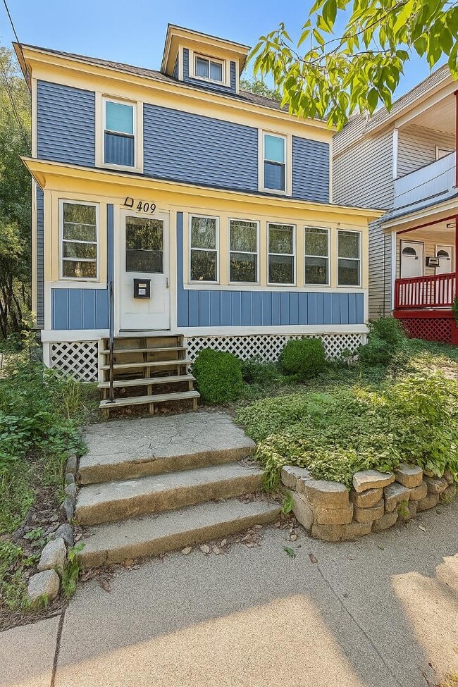 Photo - 409 Rowland St