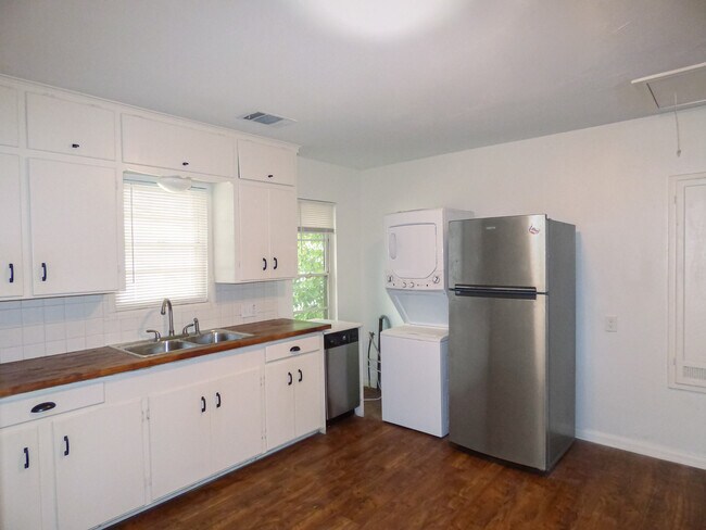 Photo - 5511 Winton St