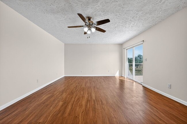 Photo - 16200 Round Mountain Rd