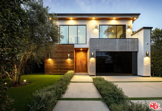 Building Photo - 14657 Addison St Rental