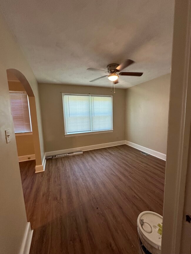 Photo - 107 Mitchell St