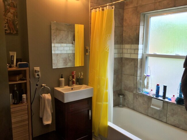 Photo - 6329-6331 Bartlett Unit 6329