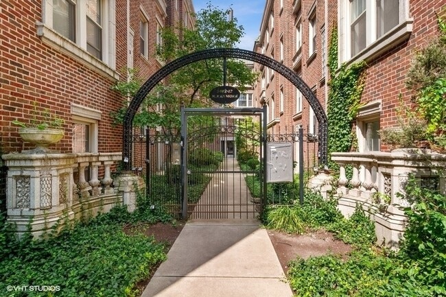 Building Photo - 5402 N Kenmore Ave Unit 2E