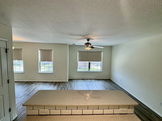 Photo - 279 S Breakwater Ln