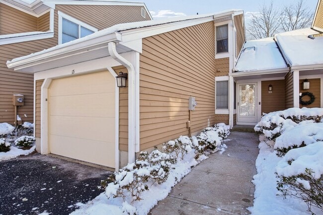 Building Photo - 13 Eton Ct