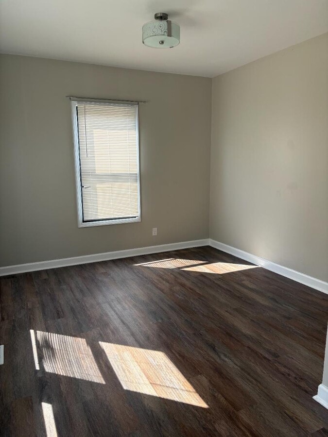 Photo - 5615 Lansdowne Ave