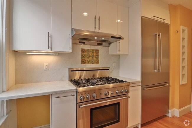 Building Photo - 84 Tremont St Unit 1 Rental
