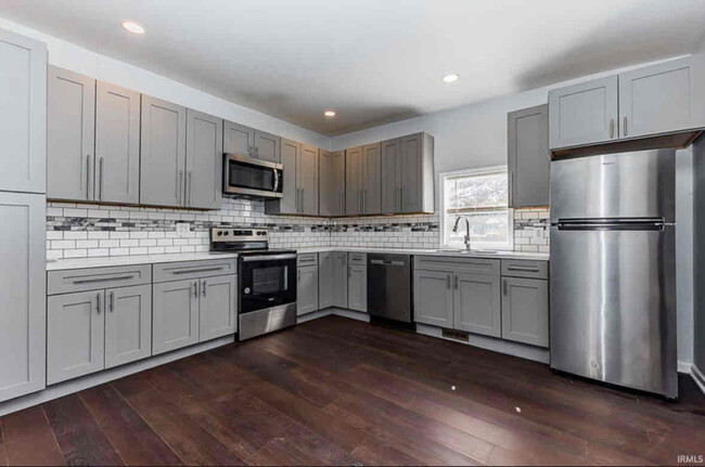 Building Photo - 931 W Main St Rental