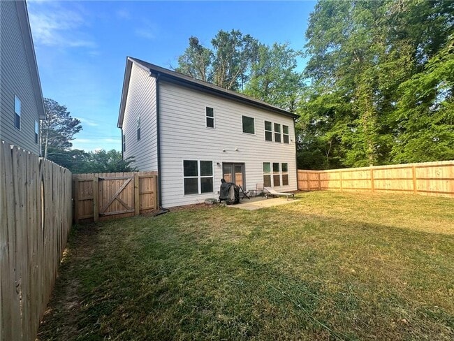 Photo - 798 Gordon St