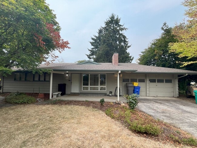 Classic Comfort: 3-Bed, 1.5-Bath Home with... - Classic Comfort: 3-Bed, 1.5-Bath Home with...