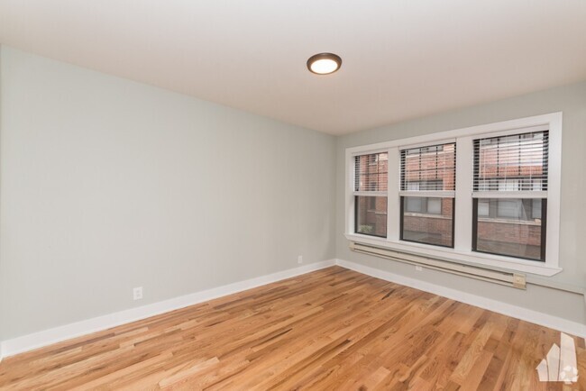 Building Photo - 4426 N Wolcott Ave Unit 4417-B2 Rental