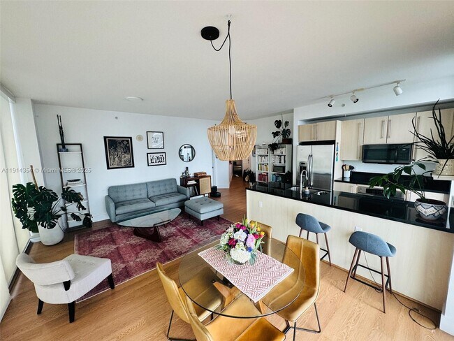 Photo - 79 SW 12th St