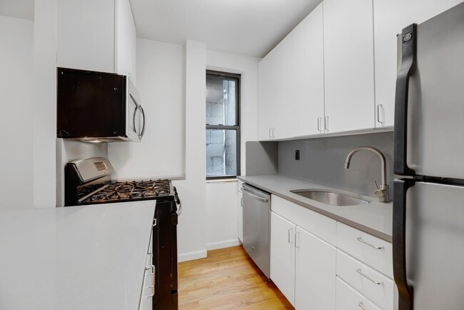 Building Photo - 113 E 31st St Unit 2D Rental