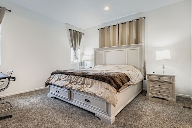 Photo - Beautiful Townhome- Great location off Tow...