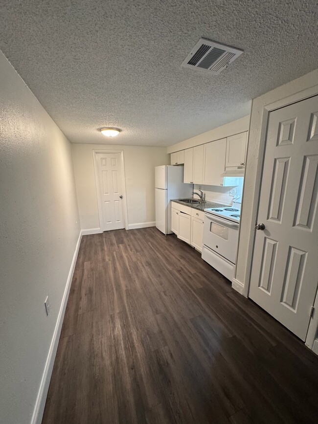 915 34th Ave W Unit B