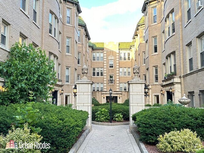 Building Photo - 4221 N Paulina St Unit J05W Rental