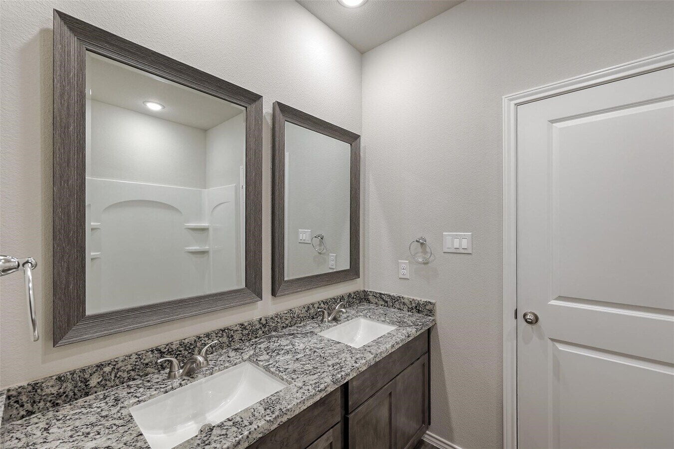Photo - 16494 Piper Ln