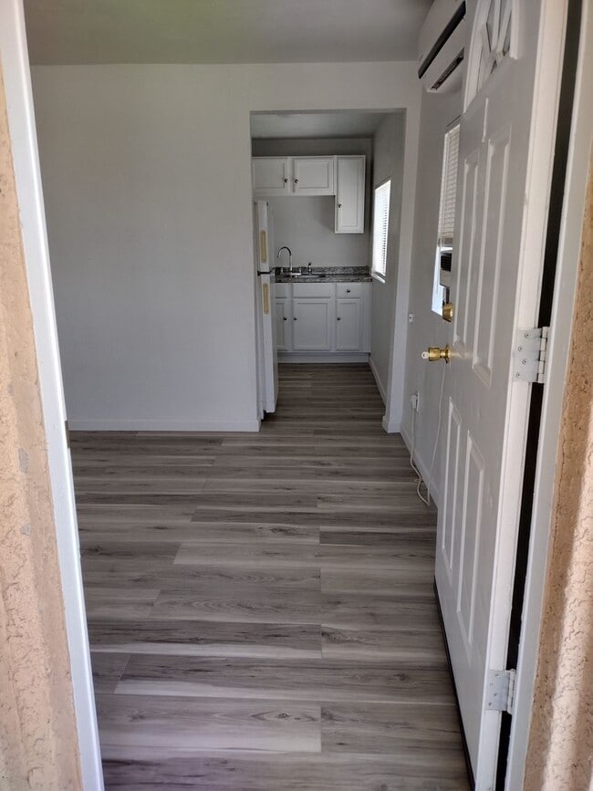 Photo - MOVE IN SPECIAL!!! Cute 1 Bed 1 Bath with ... Unit 1