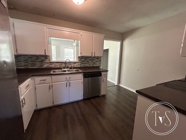 Photo - 528 Ashmore Rd