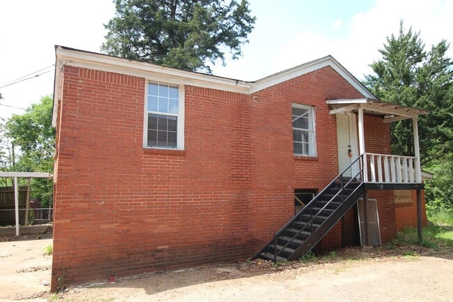 Photo - 1420 E Houston St Unit 1420 1/2 Houston- Garage Apt