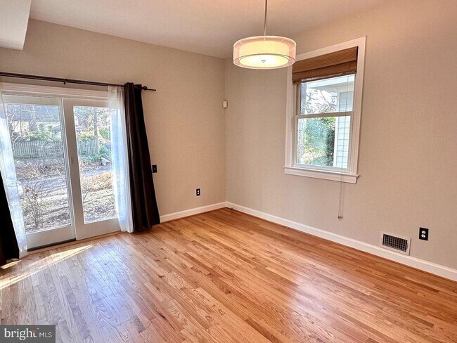 Photo - 505 Carlisle Dr