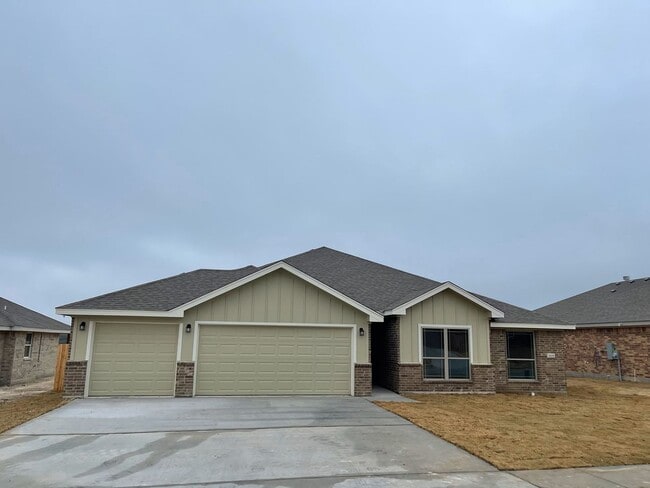 Beautiful 4 Bedroom 2 Bath Home - Beautiful 4 Bedroom 2 Bath Home