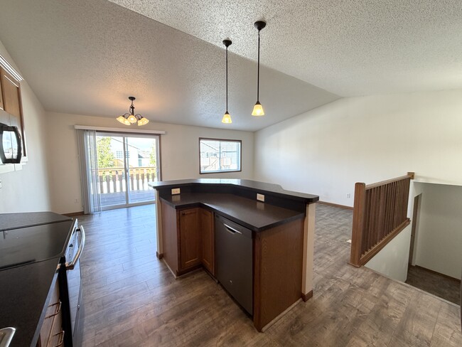 Photo - 2480 5th St W
