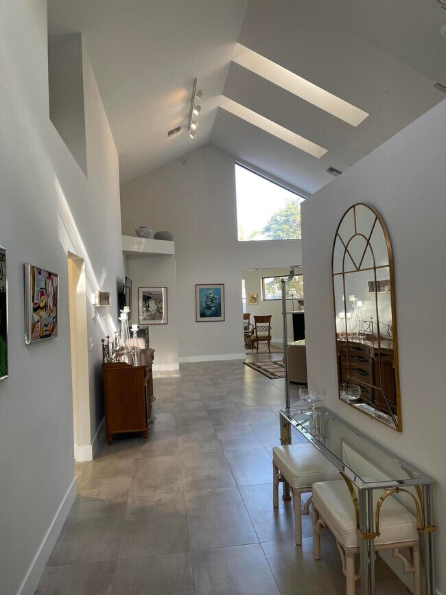 Photo - 17560 Vía Capri