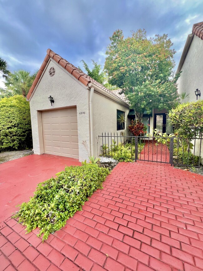 Building Photo - 6593 Las Flores Dr Rental
