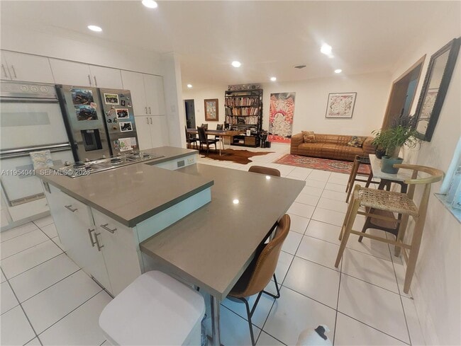 Building Photo - 220 SE 1st St