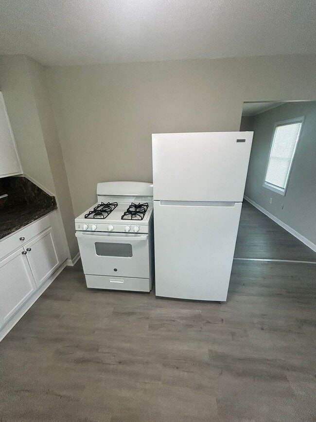 Photo - 2 Bedroom 1 Bath Just Renovated with New A...