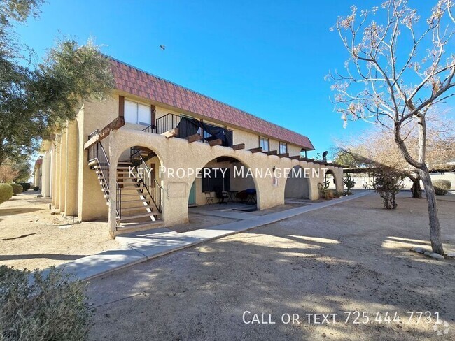 Building Photo - REMODELED UPSTAIRS CONDO NEARBY 95/JONES Unit D