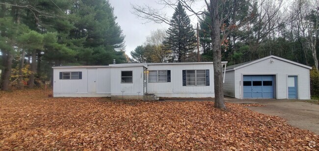 Building Photo - 1 Bedroom Mobile Home on 1 acre lot close ...